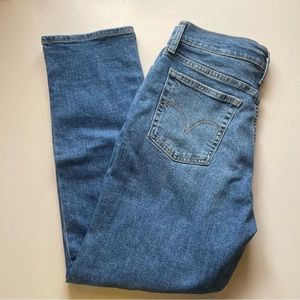 Wedgie Straight Levi’s size 28